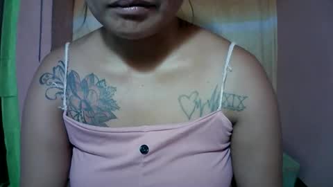 Snapshot of naughtymom_33 chatting on 10/28/25, 08:29 naughtymom_33 online show from 10/28/25, 08:29