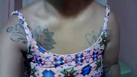 Snapshot of naughtymom_33 chatting on 10/28/25, 08:33 naughtymom_33 online show from 10/28/25, 08:33