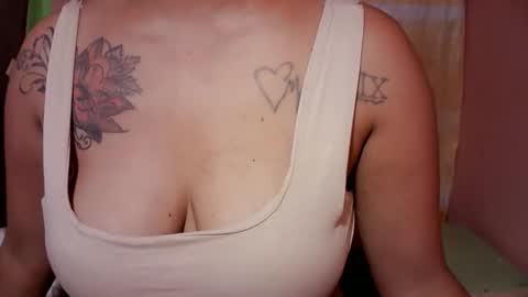 Snapshot of naughtymom_33 chatting on 10/30/25, 07:36 naughtymom_33 online show from 10/30/25, 07:36