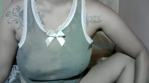 Snapshot of naughtymom_33 chatting on 10/31/25, 07:48 naughtymom_33 online show from 10/31/25, 07:48