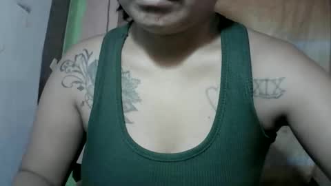 Snapshot of naughtymom_33 chatting on 11/04/25, 08:08 naughtymom_33 online show from 11/04/25, 08:08