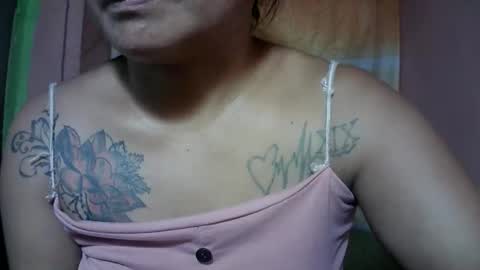 Snapshot of naughtymom_33 chatting on 11/12/25, 08:37 naughtymom_33 online show from 11/12/25, 08:37