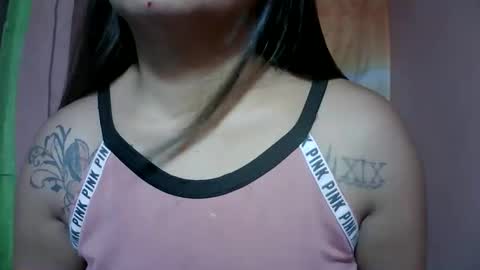 Snapshot of naughtymom_33 chatting on 11/14/25, 08:18 naughtymom_33 online show from 11/14/25, 08:18