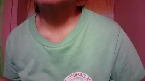 Snapshot of naughtymom_33 chatting on 11/21/25, 09:57 naughtymom_33 online show from 11/21/25, 09:57