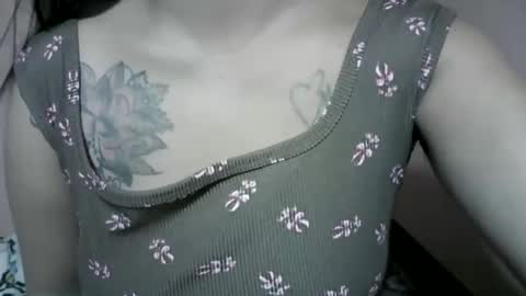 Snapshot of naughtymom_33 chatting on 11/25/25, 05:57 naughtymom_33 online show from 11/25/25, 05:57