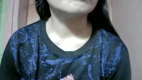 Snapshot of naughtymom_33 chatting on 11/27/25, 02:24 naughtymom_33 online show from 11/27/25, 02:24