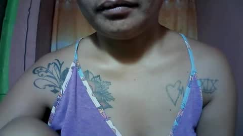 Snapshot of naughtymom_33 chatting on 11/28/25, 11:18 naughtymom_33 online show from 11/28/25, 11:18