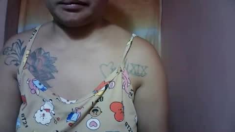 Snapshot of naughtymom_33 chatting on 12/04/25, 07:44 naughtymom_33 online show from 12/04/25, 07:44