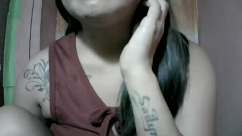 Snapshot of naughtymom_33 chatting on 12/20/25, 12:29 naughtymom_33 online show from 12/20/25, 12:29