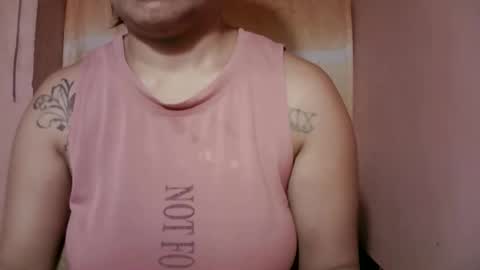 Snapshot of naughtymom_33 chatting on 12/20/25, 09:00 naughtymom_33 online show from 12/20/25, 09:00