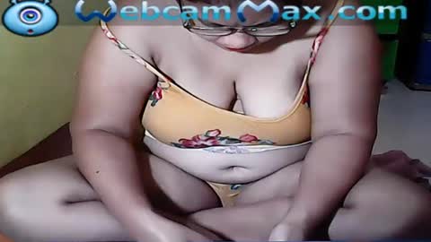 Snapshot of naughtypinay08 chatting on 09/12/25, 03:23 juls online show from 09/12/25, 03:23