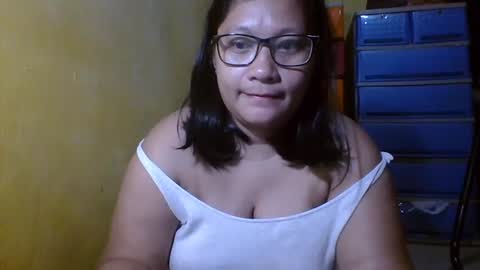 Snapshot of naughtypinay08 chatting on 10/22/25, 08:08 juls online show from 10/22/25, 08:08