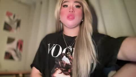 Snapshot of naughtyrosecum chatting on 01/04/25, 03:50 Rose Wilson online show from 01/04/25, 03:50