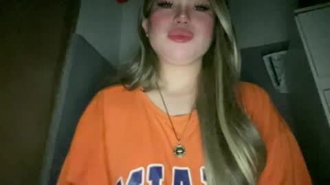 Snapshot of naughtyrosecum chatting on 06/16/26, 03:25 Rose Wilson online show from 06/16/26, 03:25