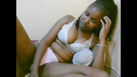 Snapshot of naughtysammur25 chatting on 10/27/25, 10:36 naughtyqueen online show from 10/27/25, 10:36