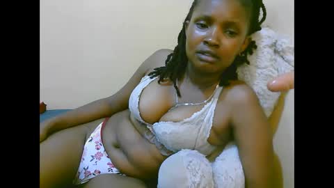 Snapshot of naughtysammur25 chatting on 10/29/25, 10:33 naughtyqueen online show from 10/29/25, 10:33