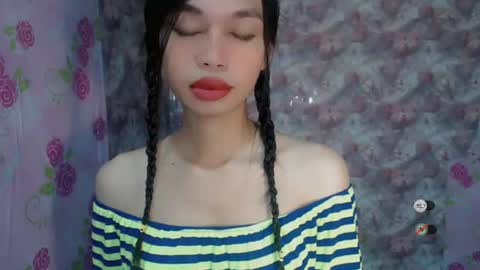Snapshot of naughtysunshinepinay chatting on 06/12/26, 12:53 Celine online show from 06/12/26, 12:53