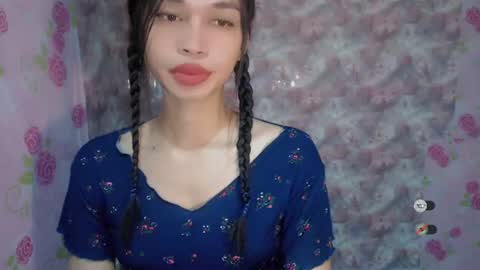 Snapshot of naughtysunshinepinay chatting on 06/13/26, 01:03 Celine online show from 06/13/26, 01:03
