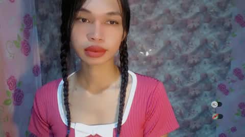 Snapshot of naughtysunshinepinay chatting on 06/14/26, 11:51 Celine online show from 06/14/26, 11:51