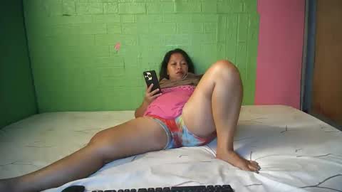Snapshot of naughtyvina4u chatting on 01/27/25, 01:05 VI NA online show from 01/27/25, 01:05
