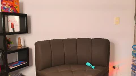 Nicolle online show from 06/10/26, 02:01