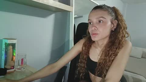 Snapshot of naugthtycurls chatting on 09/27/25, 04:01 Arantxa online show from 09/27/25, 04:01