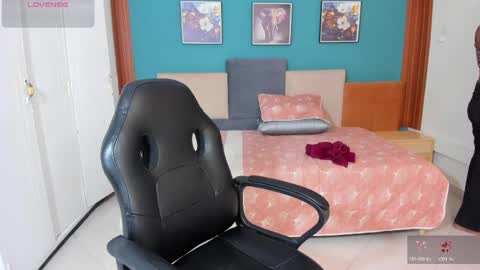 naugthy_brunette_ online show from 05/28/26, 11:13