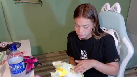 Snapshot of naugthy_muse chatting on 01/11/26, 01:43 sabrina online show from 01/11/26, 01:43