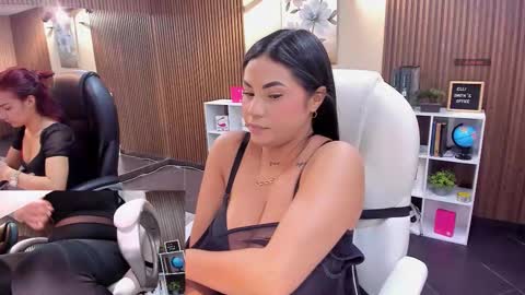 Snapshot of naugthyelli chatting on 11/07/25, 07:58 online show from 11/07/25, 07:58