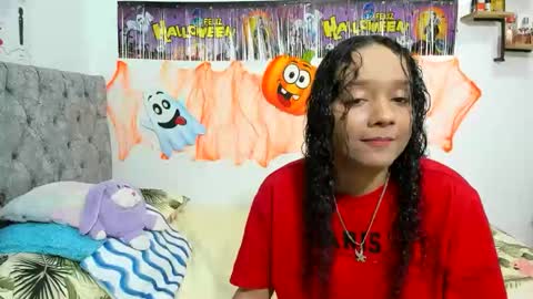 Snapshot of nay_and_aleja chatting on 10/24/25, 02:30 nay_and_aleja online show from 10/24/25, 02:30
