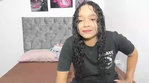 Snapshot of nay_and_aleja chatting on 02/05/26, 03:33 nay_and_aleja online show from 02/05/26, 03:33