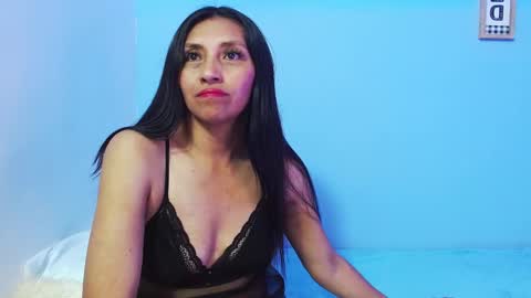 naya_10 online show from 10/06/25, 11:24