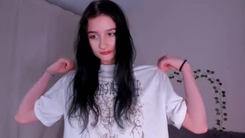 Snapshot of naya_mirel chatting on 02/26/26, 03:00 Kira online show from 02/26/26, 03:00