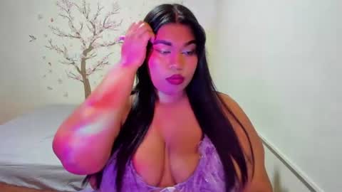 Snapshot of nayara_hinny chatting on 06/15/26, 12:02 nayara_hinny online show from 06/15/26, 12:02