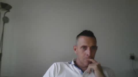 Snapshot of nederland77 chatting on 12/15/24, 02:37 nederland77 online show from 12/15/24, 02:37