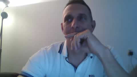 Snapshot of nederland77 chatting on 12/15/24, 05:53 nederland77 online show from 12/15/24, 05:53