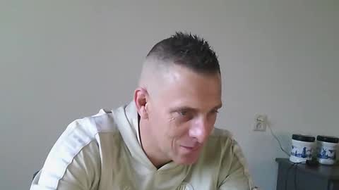 Snapshot of nederland77 chatting on 12/23/24, 03:01 nederland77 online show from 12/23/24, 03:01