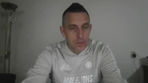 Snapshot of nederland77 chatting on 12/27/24, 06:24 nederland77 online show from 12/27/24, 06:24