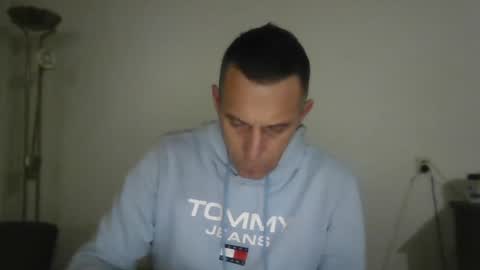 Snapshot of nederland77 chatting on 12/31/24, 06:27 nederland77 online show from 12/31/24, 06:27