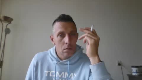 Snapshot of nederland77 chatting on 12/31/24, 09:31 nederland77 online show from 12/31/24, 09:31