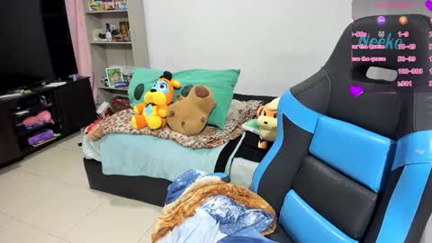 Geek Nicole    im Neeko UwU online show from 10/19/25, 05:13