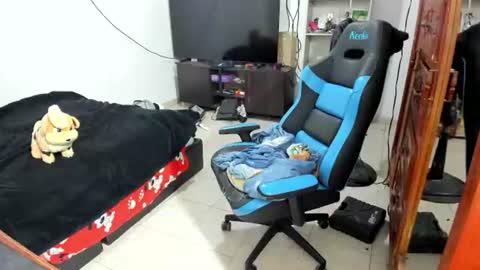 Snapshot of neeko_lol_ chatting on 06/13/26, 12:03 Geek Nicole im Neeko UwU online show from 06/13/26, 12:03