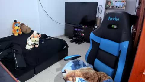 Snapshot of neeko_lol_ chatting on 07/07/26, 11:47 Geek Nicole im Neeko UwU online show from 07/07/26, 11:47