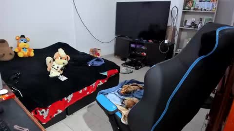 Snapshot of neeko_lol_ chatting on 07/10/26, 11:46 Geek Nicole im Neeko UwU online show from 07/10/26, 11:46