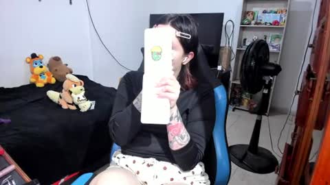 Snapshot of neeko_lol_ chatting on 07/19/26, 01:37 Geek Nicole im Neeko UwU online show from 07/19/26, 01:37