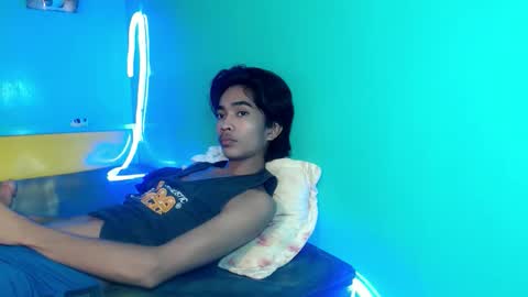 neil_asian69 online show from 04/18/26, 12:58