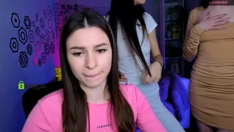 Snapshot of nekky_mouse chatting on 11/07/25, 10:59 Meow online show from 11/07/25, 10:59