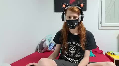 Snapshot of neko_nyaaa chatting on 01/19/25, 01:22 Neko online show from 01/19/25, 01:22