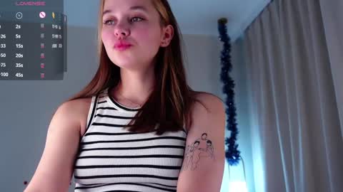 Snapshot of neldaaskins chatting on 01/09/25, 01:39 Lana online show from 01/09/25, 01:39