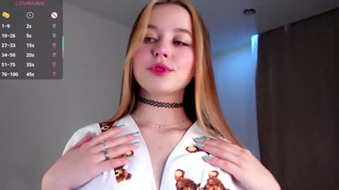 Snapshot of neldaaskins chatting on 01/31/25, 01:54 Lana online show from 01/31/25, 01:54